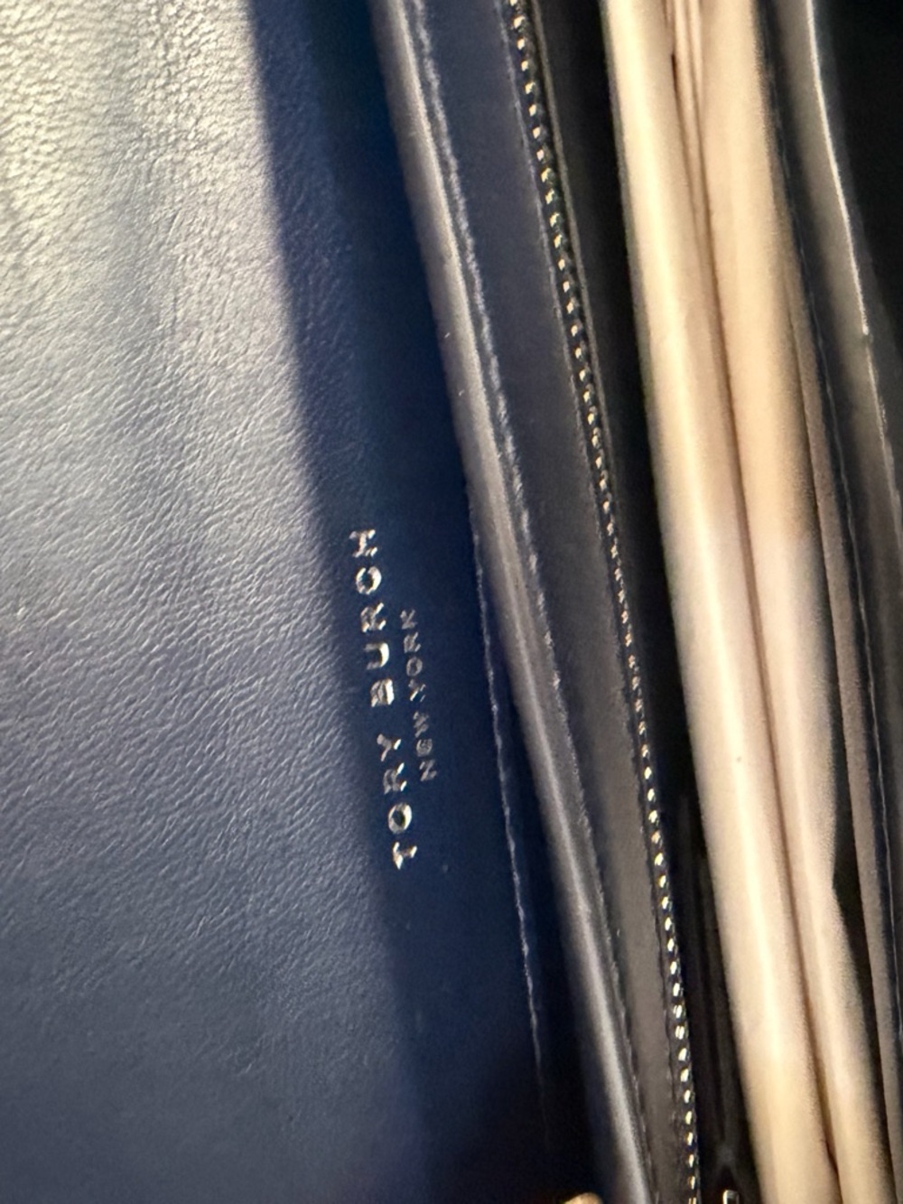 Tory Burch Glossy Navy Patent Leather Shoulder Bag with Silver Logo - Picture 6 of 9